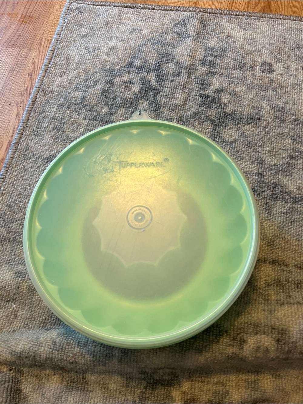 Tupperware Light Green Round Serving Bowl with Lid 
jello mold